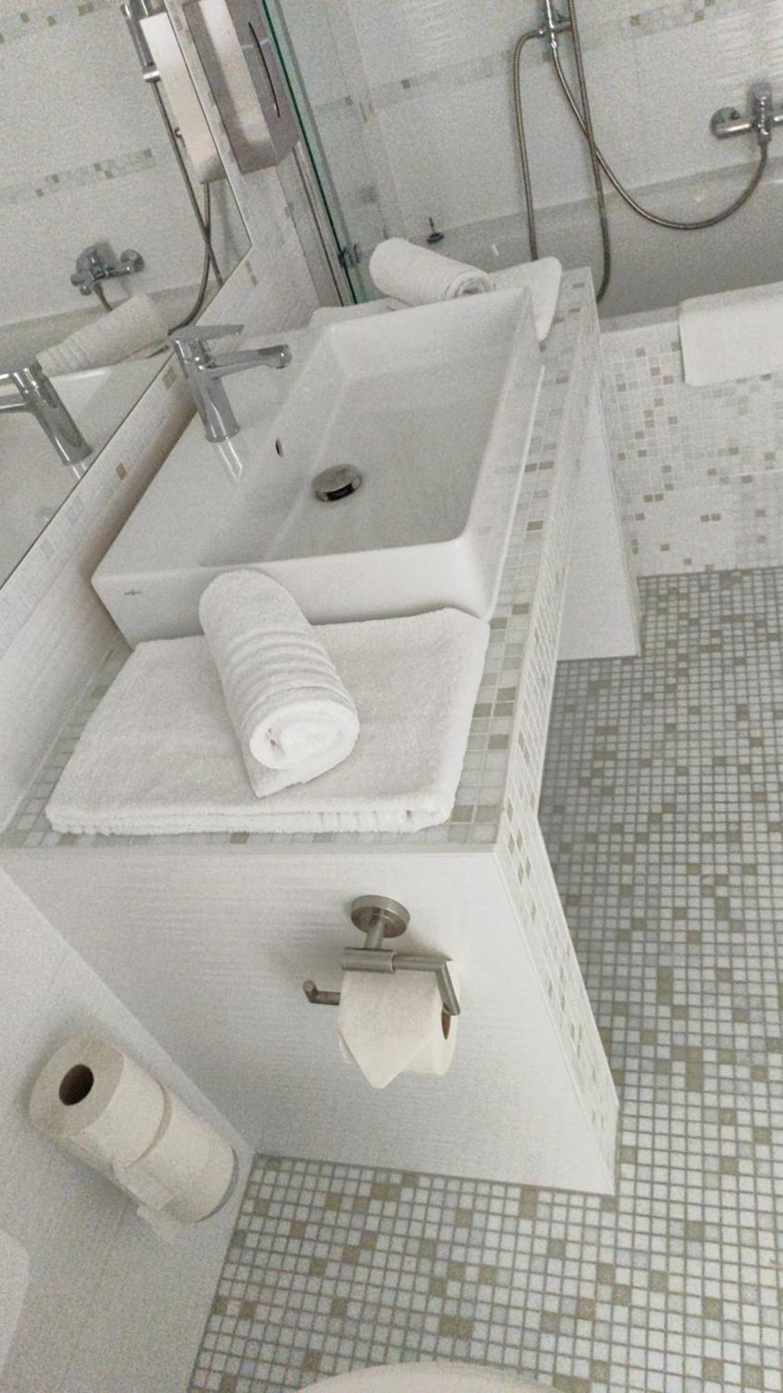 Ch-Hotel Luka Виена Екстериор снимка